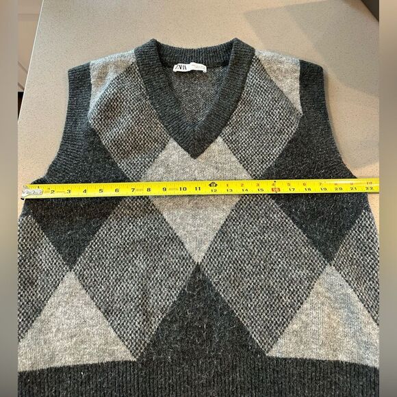 Zara Women's Grey Sleeveless Vest Sweater Size Large - Picture 8 of 9